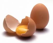 Натуральні каротиноїди в кормі курей покращують колір жовтків яєць